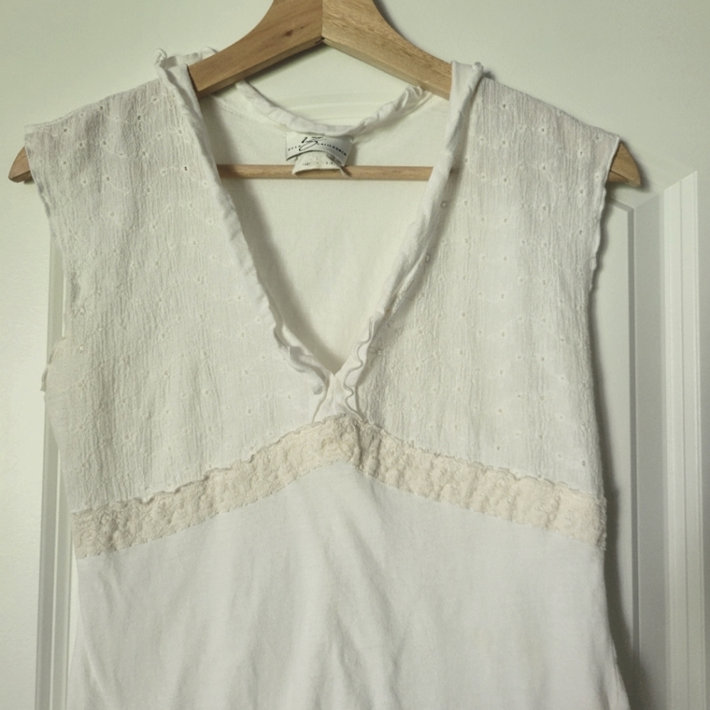 Beyer California White Sleeveless Top with Lace Detail